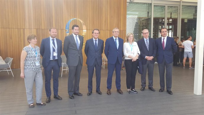 En el centro, Sixte Cambra y José Llorca