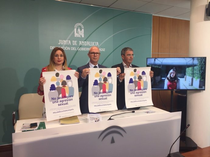 El delegado de la Junta en Cádiz, Juan Luis Belizón, presenta la campaña del IAM