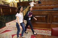 Podemos cree que requisar camisetas sólo es "un paso más" en el "despliegue de recorte de derechos" del Gobierno