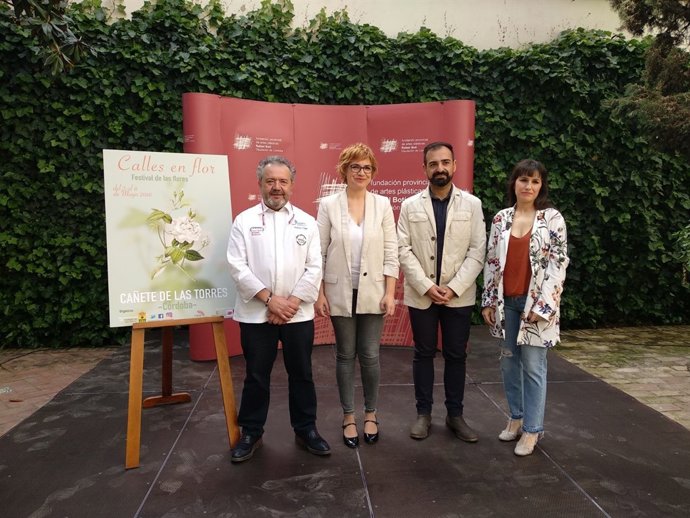 Ruz (centro), en la presentación deI Festival 'Calles en flor' 