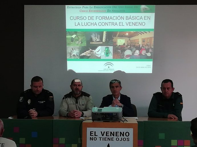 Curso en contra de cebos envenenados en Alcalá de los Gazules