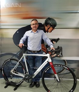 Jon Fernández, CEO de Orbea con el modelo Gain