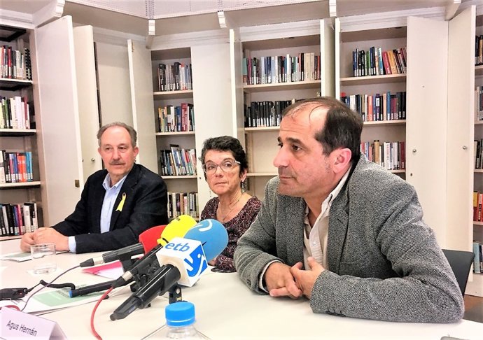 Xavier Masllorens (IciP); Teresa Tota, Agus Hernán (Fòrum Social Permanent)