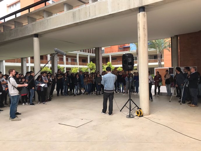 Concentración en el campus de Gandia de la UPV