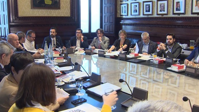 Roger Torrent, presideix la Mesa del Parlament (Arxiu)
