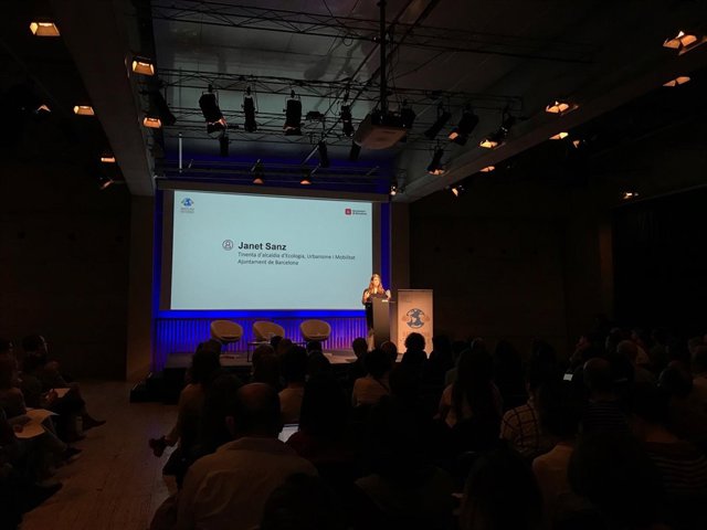  La Teniente De Alcalde De Ecología, Janet Sanz