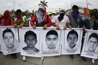 Registrados disturbios entre manifestantes y policías en Ciudad de México por el caso Iguala