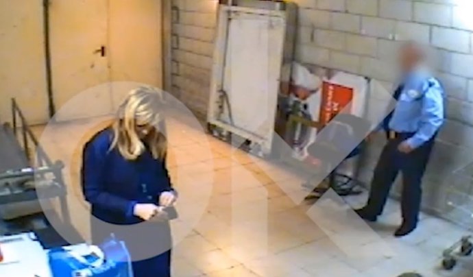 Cristina Cifuentes en un hipermercat