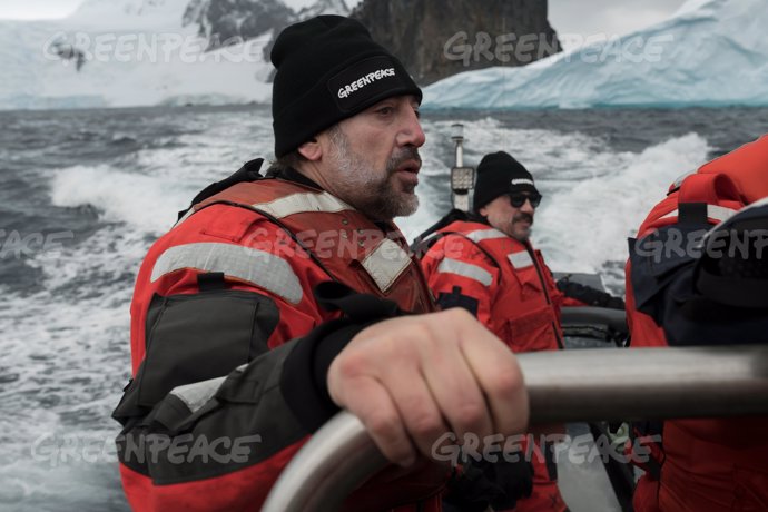 Javier y Carlos Bardem durante su expedición al Océano Antártico con Greenpeace 