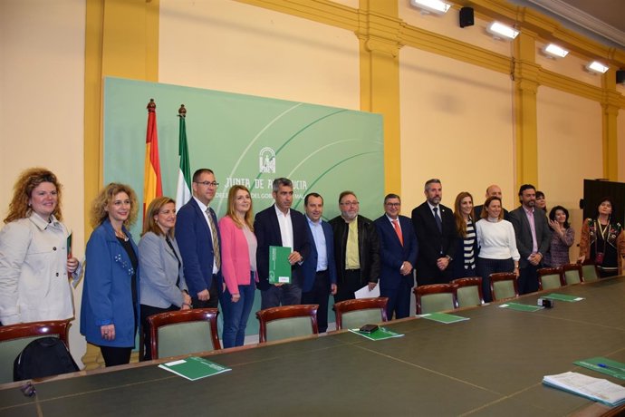 Firma convenio Programa de tratamiento a familias