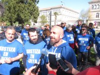 Parte dos sindicatos de xustiza convocan ao resto e á Xunta a unha reunión o venres e critican o preacordo