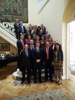 El presidente de Ciudadanos, Albert Rivera, con embajadores de países de la UE