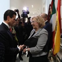 La alcaldesa de Madrid visita junto a Peña Nieto la Casa de México en la capital