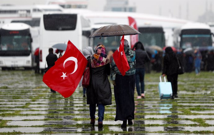 Activistas turcas en el Convoy de la Conciencia Internacional