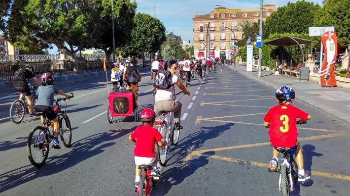 Bicifestación para reivindicar la implantación de medidas de promoción de bici