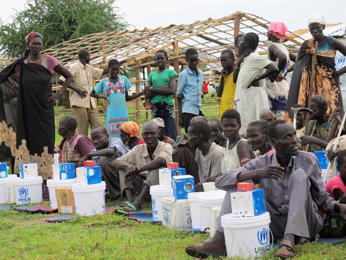 Desplazados por el conflicto en Sudán del Sur reciben ayuda de ACNUR (Archivo)