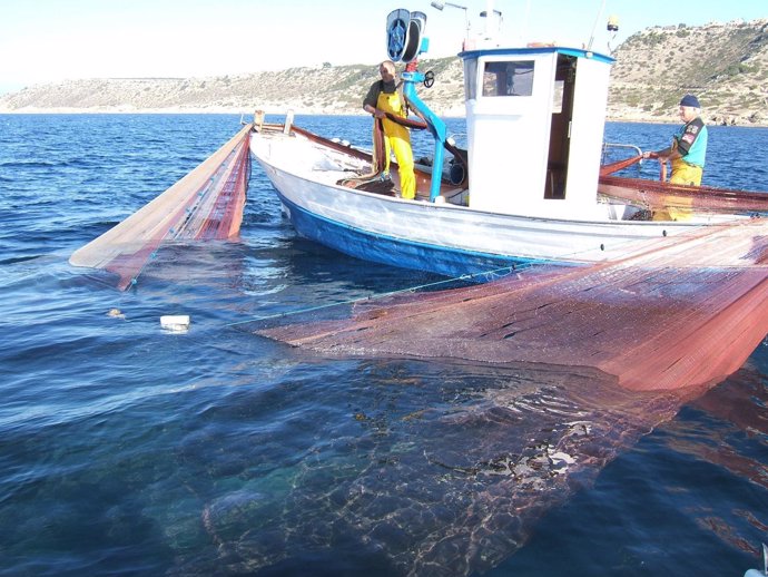 Pesca de jonquillo en Baleares. Imagen de archivo.