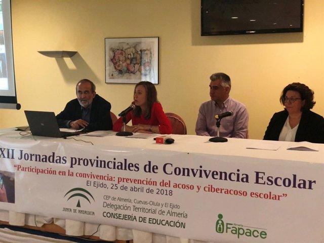 Fernández interviene en las jornadas provinciales de convivencia escolar