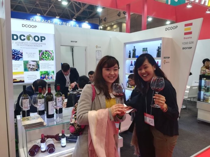 Stand con productos de Dcoop