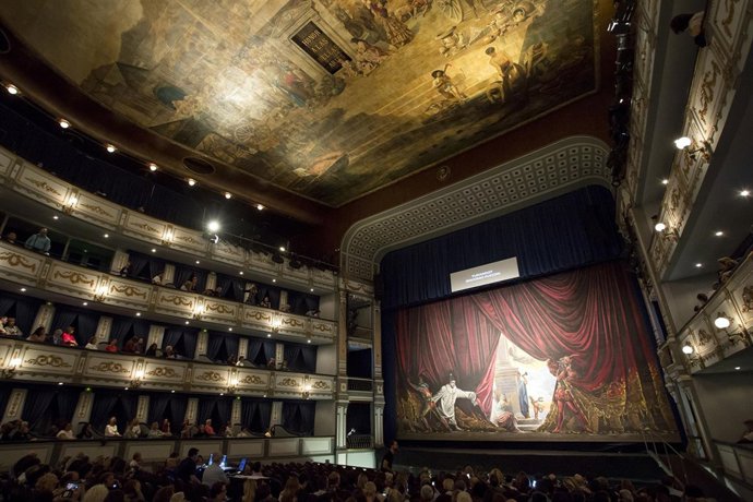 Teatro Cervantes telón de boca