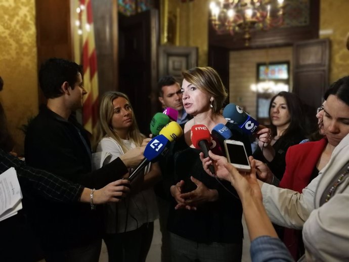 Margalida Durán atiende a los medios