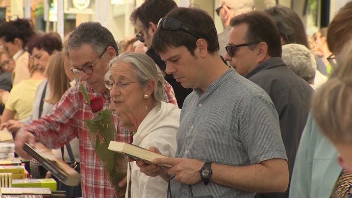 Jornada de Sant Jordi a les Rambles de Barcelona