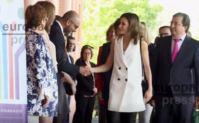 La Reina Letizia se baja de los tacones y se suma a la tendencia que arrasa entre it girls