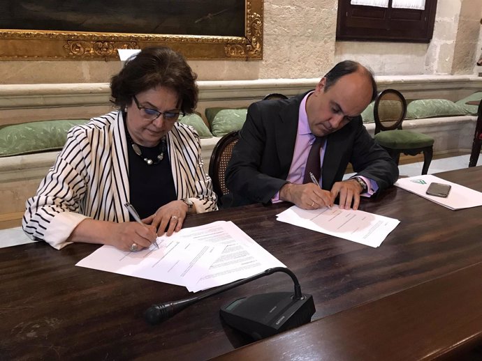 Castreño y el responsable de Mercasa firman el convenio