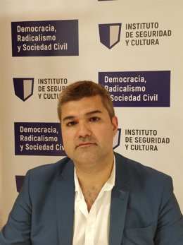 El profesor Javier Gil
