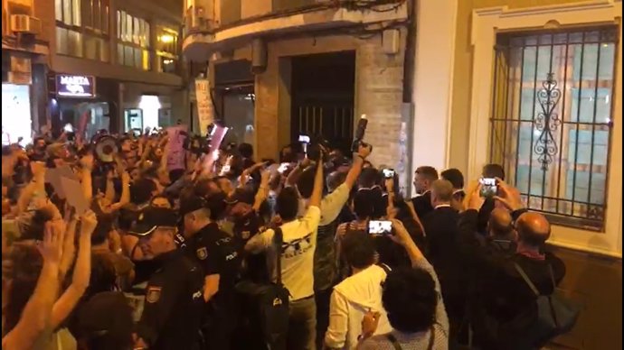Protesta en contra de Rafael Catalá por la sentencia de 'La Manada'