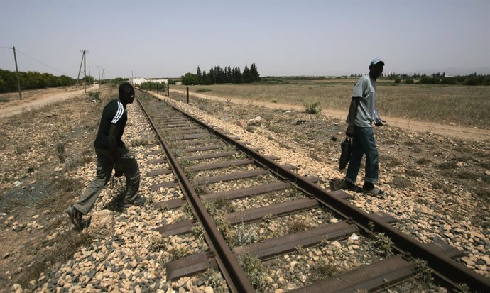 Inmigrantes en la frontera entre Marruecos y Argelia
