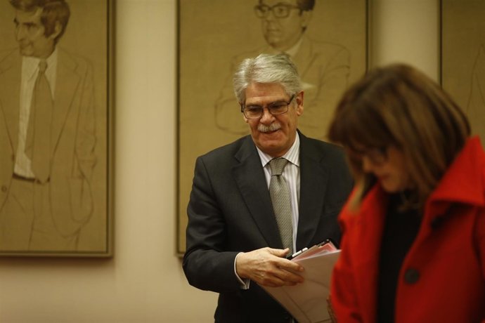 El ministro Alfonso Dastis y la diputada Soraya Rodríguez en el Congreso