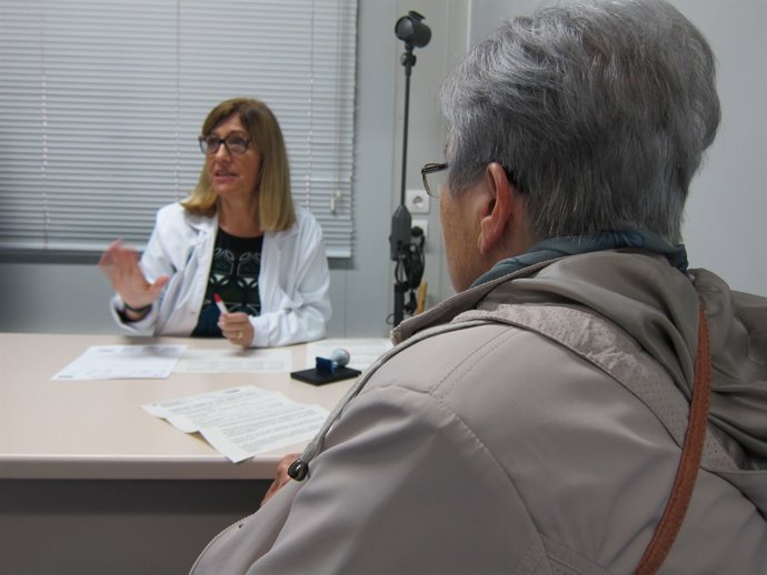 Ambulatori, metge, atenció primària, CAP, consulta, anciana