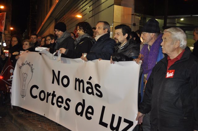 Imagen de la concentración contra la pobreza energética de Zaragoza. 