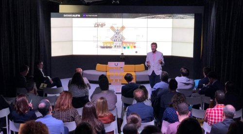 Datanicals debate sobre la gestión de datos aplicada al negocio digital