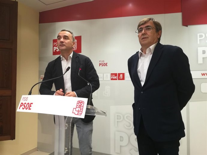 Pere Joan Pons y Francesc Antich en la sede del PSIB