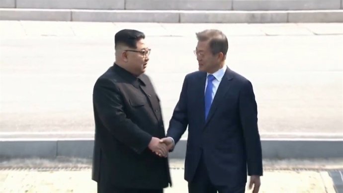Kim Jong-un i  Moon Jae-in es reuneixen en el marc de la cimera intercoreana