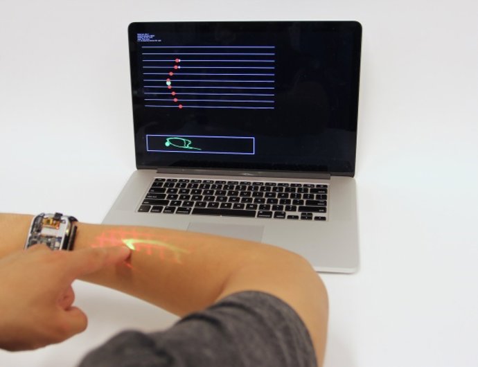 Smartwatch que projecta una pantalla sobre la pell 