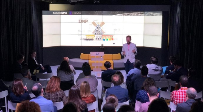Datanicals debat sobre la gestió de dades aplicada al negoci digital