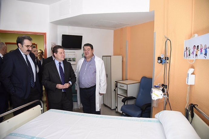 García-Page y Fernández Sanz visitando el hospital de Toledo