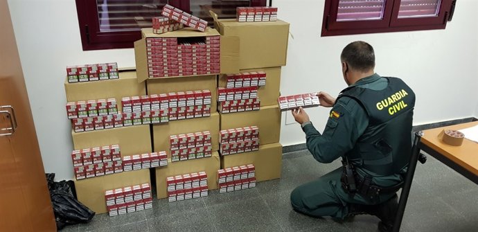 Incautación de cajetillas de tabaco en la A-92N