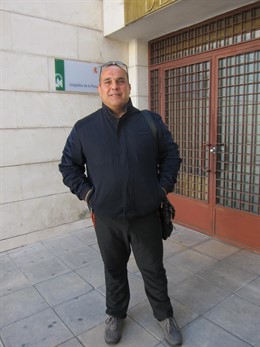 A.C.M., en las puertas del juzgado                      