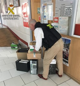 Detenido en O Morrazo el responsable de un concesionario por un supuesto fraude