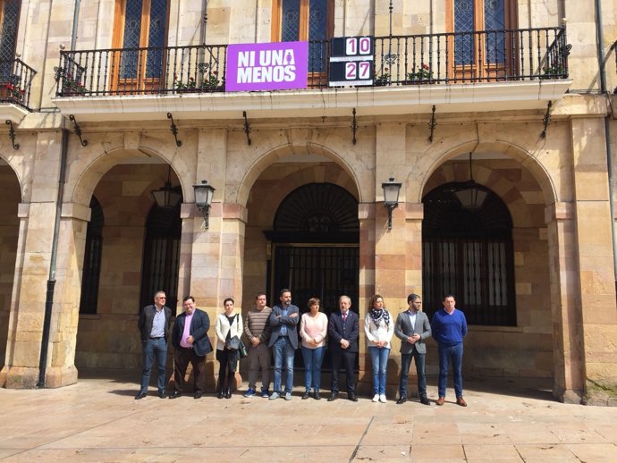 Minuto de silencio en Oviedo