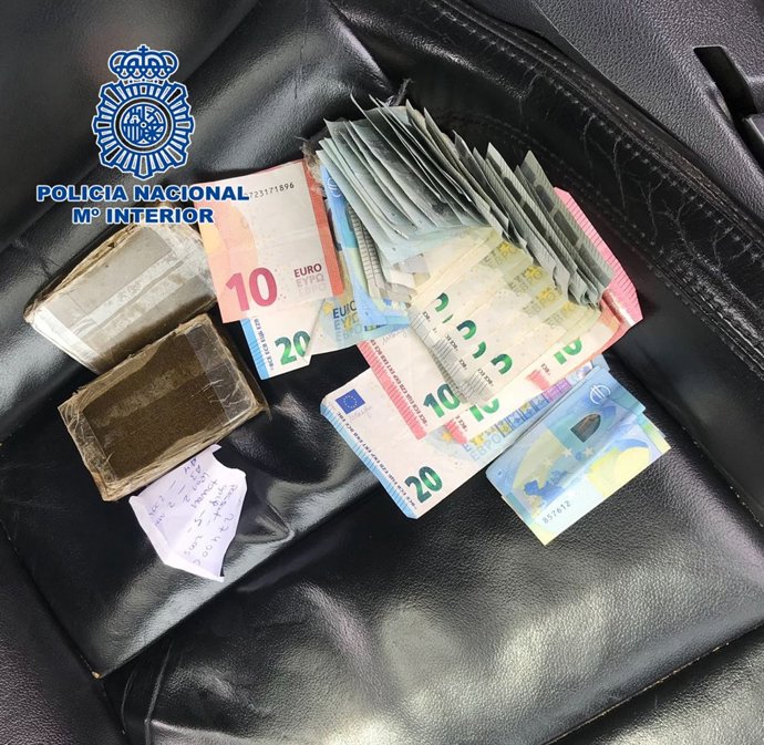 HACHÍS Y DINERO INCAUTADOS