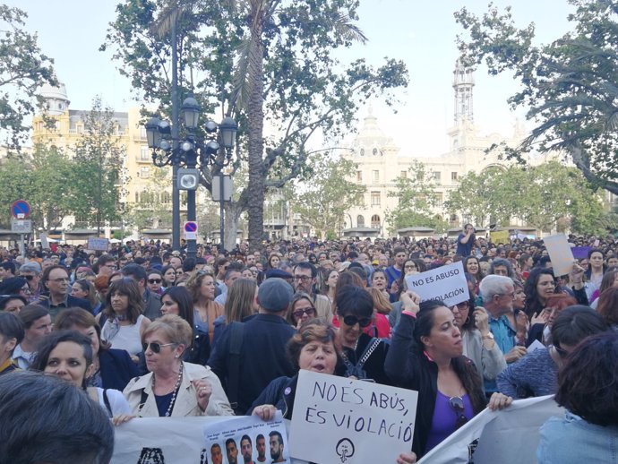 Manifestación en la plaza del Ayuntamiento