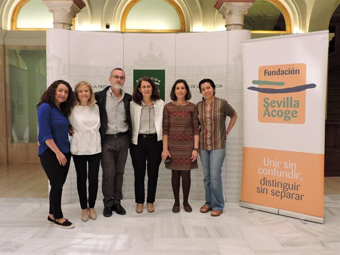 Inauguración de la exposición 'Sevillanos diversos'