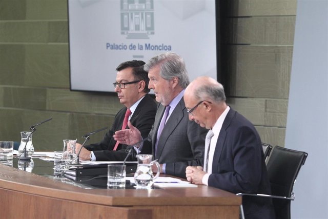 Rueda de prensa de Iñigo Méndez de Vigo, Cristóbal Montoro y Román Escolano 