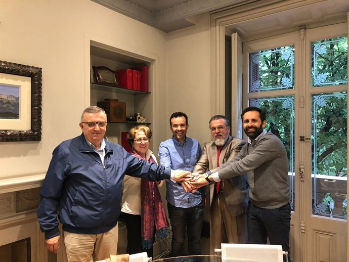 Azul Marino y Viatges Iltrada