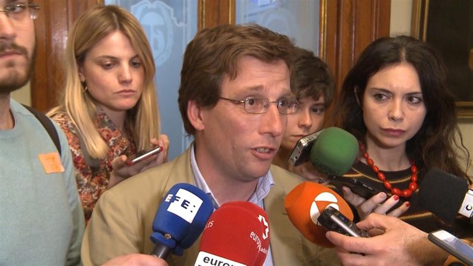 Villacís, Martínez-Almeida, Rita Maestre y Causapié a la salida de un acto